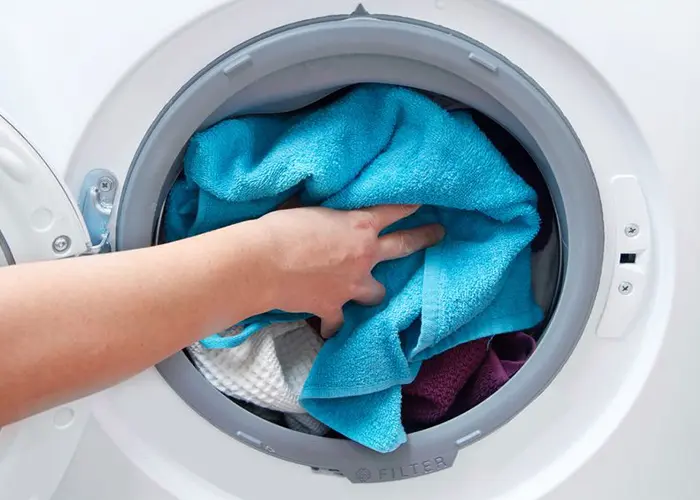 8. پر کردن ماشین لباسشویی بیش از حد مجاز